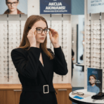 Optika akcija akiniams: strategija, kaip sutaupyti ir išsirinkti kokybę