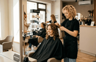 Kirpyklų akcijos: Kaip sumaniai puoselėti plaukus neišleidžiant turtų?