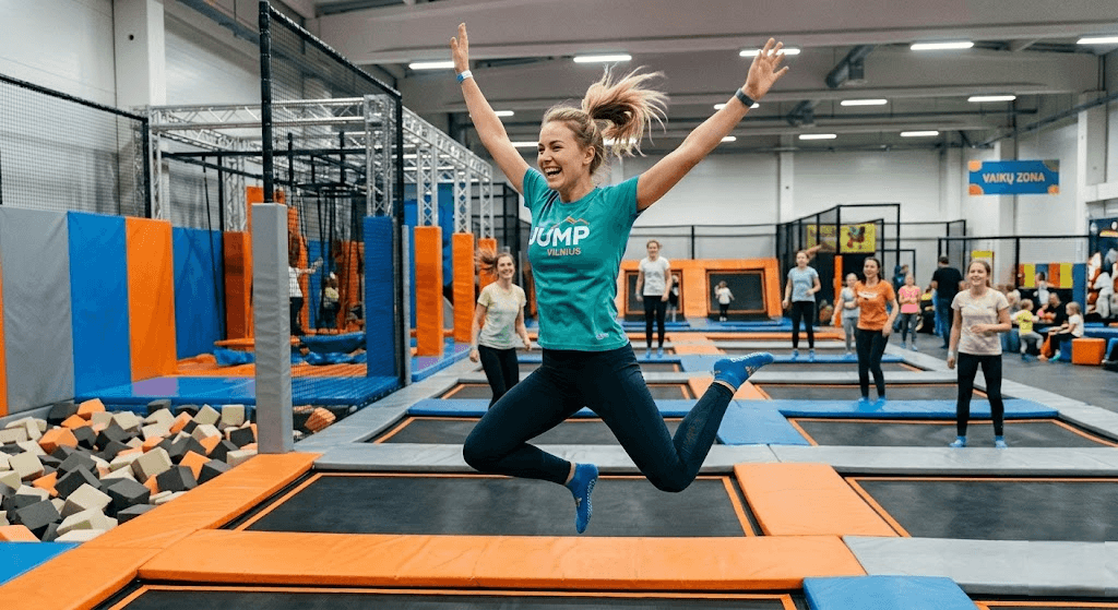 Šuolis į džiaugsmą: Išsamus gidas, kaip rasti geriausias batutų parkų akcijas Lietuvoje