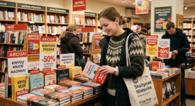 Knygų akcijos: kaip nepraleisti progos papildyti biblioteką neištuštinant piniginės
