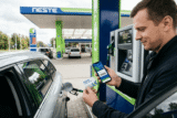 Neste nuolaidų kortelė ir mobilioji programėlė: kaip sutaupyti kiekvieno kuro pylimo metu